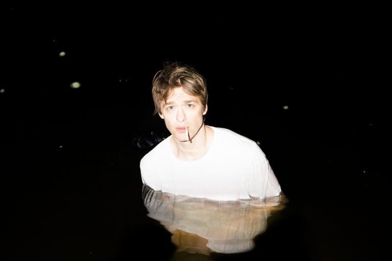 Schmyt kündigt sein Debütalbum an und veröffentlicht Titelsingle