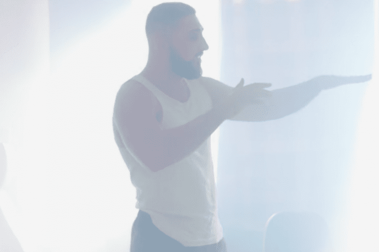 Neues Kopfticker Signing Ajé veröffentlicht erste Videosingle „S auf der Brust“