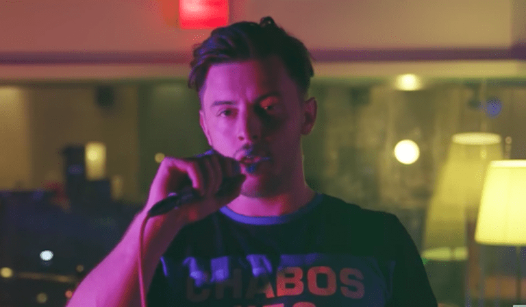 Bausa: Debütalbum „Dreifarbenhaus“ kommt im April