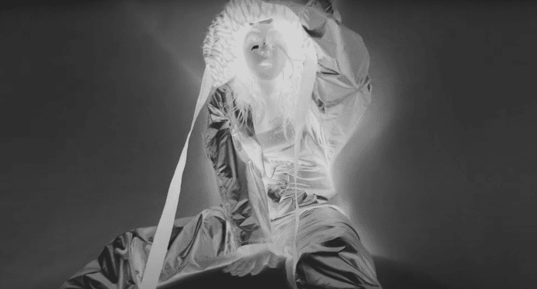 Haiyti – 2PHONES (prod. Umru)