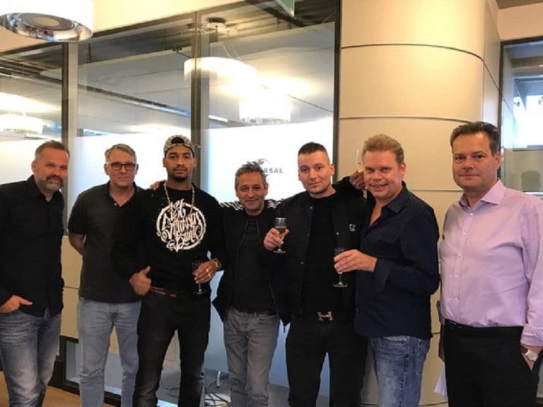 187: Maxwell und LX unterzeichnen Deal mit Chapter One