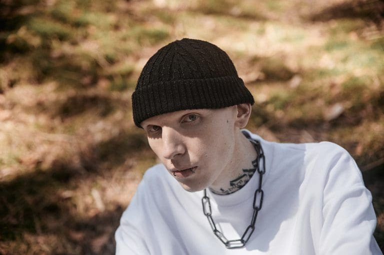 Duzoe im Interview über „watchmeburn”, Perfektion, Selbsttherapie und Mitleid