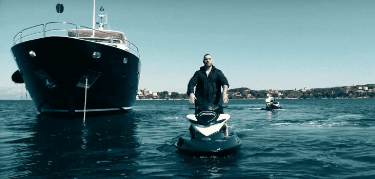 Fler veröffentlicht die Tracklist inkl. Features von „Flizzy“