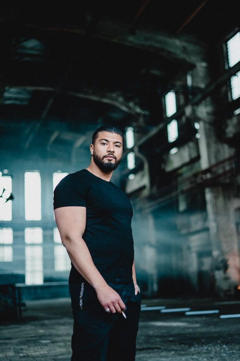 Omar – Dealer (prod. College & Dinski)