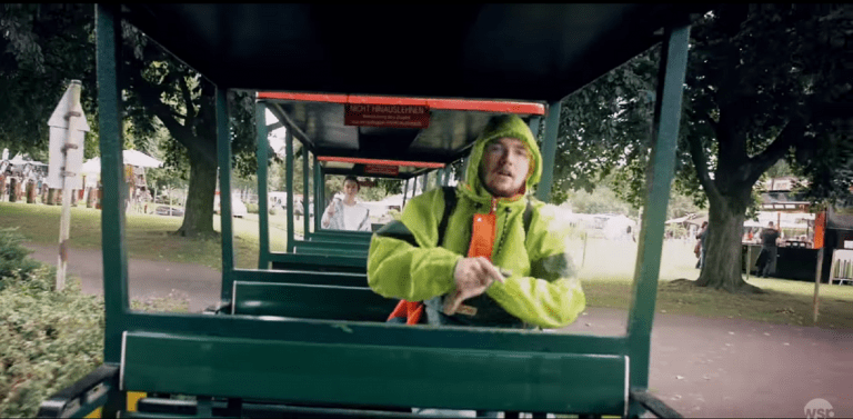 Juicy Gay feat. sxlly – Gucci Pain (prod. Mantra) [Video]