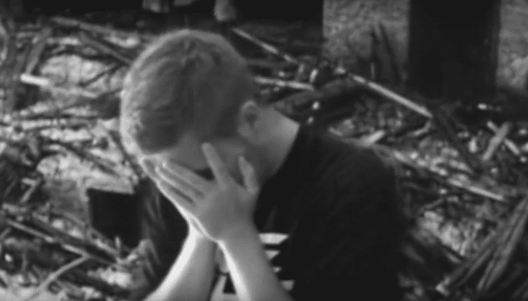 MC Smook – Wähl‘ nicht die AfD feat. Renate Lohse (prod. Fay Guevara)