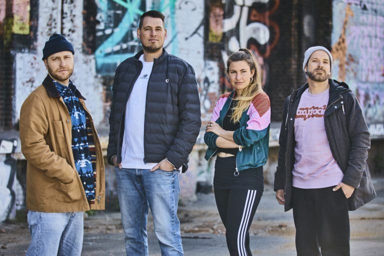 Neonschwarz – Features