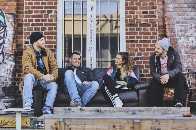 rap.de verlost drei Vinyl-Exemplare von „Morgengrauen” von Neonschwarz