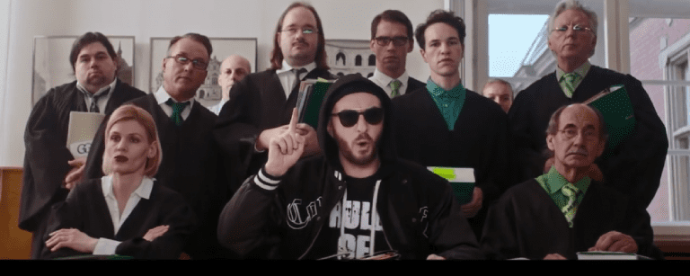 Jan Böhmermann aka Pol1z1stens0hn feat. Justice – Recht kommt [Video]