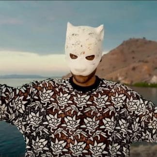 Cro – Hoch (prod. Trapped In Paradise & Cro)