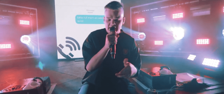 Sierra Kidd – Bitte ruf mich an wenn du wach wirst (Onetake Live-Aufnahme) [Video]