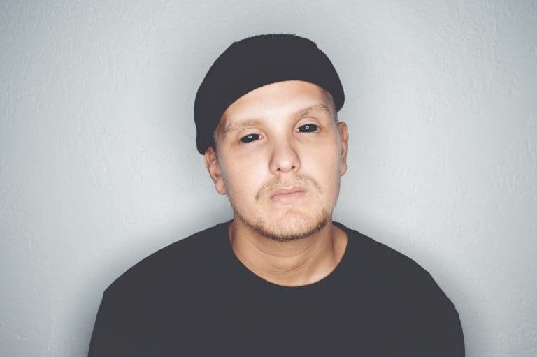 Videopremiere: View feat. Ronya – Deeper (Bitch Leave A Comment)