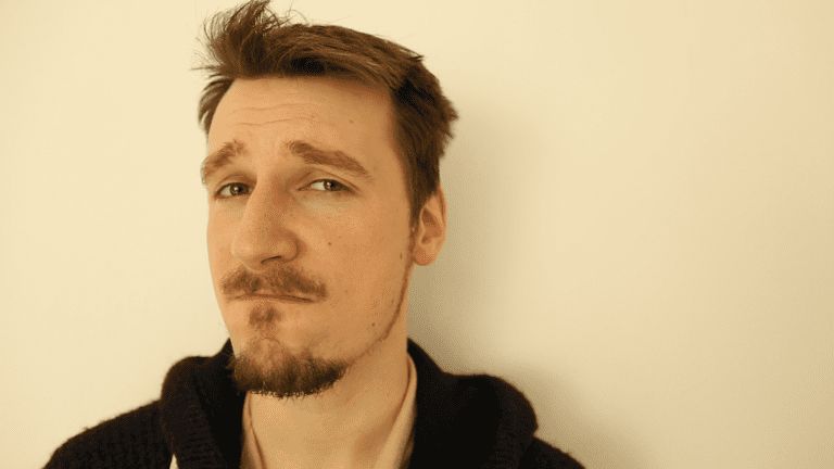 Interview mit Alligatoah über „Musik ist keine Lösung“ [rap.de-TV]