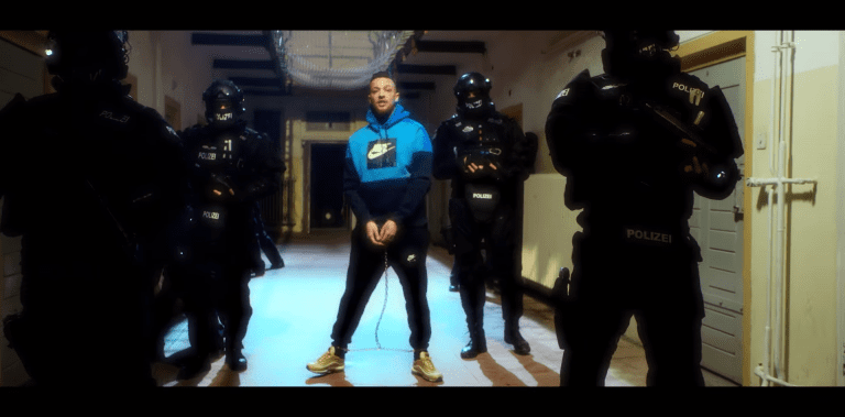 Azet – Ketten Cartier (prod. zeeko & Veteran) [Video]