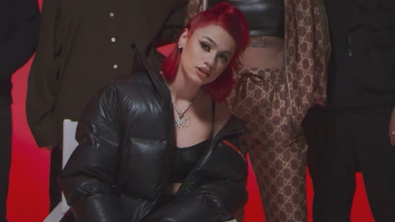 Badmómzjay kündigt ihr Debütalbum „Badmómz.” an