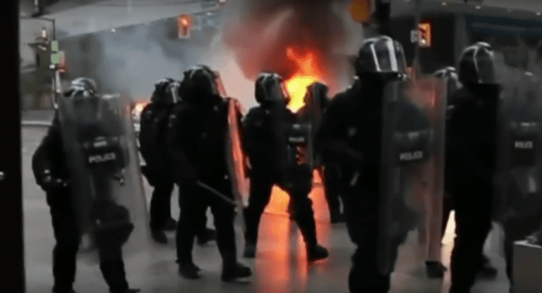 Chima Ede – Deine Religion (prod. Ayfa) [Video]