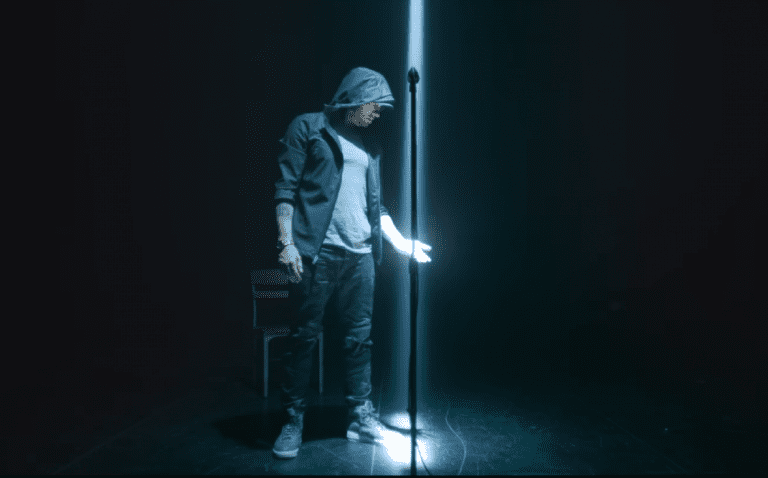 Eminem feat. Beyoncé – Walk on Water [Video]