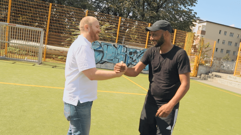 Fußball-Training und Interview mit Hanybal