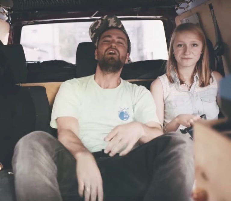 Marteria spielt Fans sein neues Album im Bus vor (Teil 2) [Video]