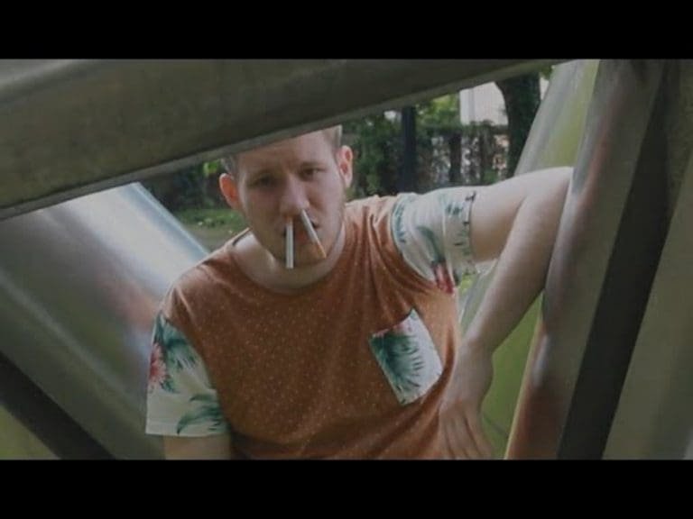 MC Smook – Wie kann man nur so dumm sein und rauchen? [Video]