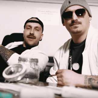 Plusmacher & Herzog – Medizin im Paper (prod. The Breed)